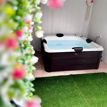 Ferienwohnung Jacuzzi Experience By Perfect-Living Ιωάννινα Exterior foto